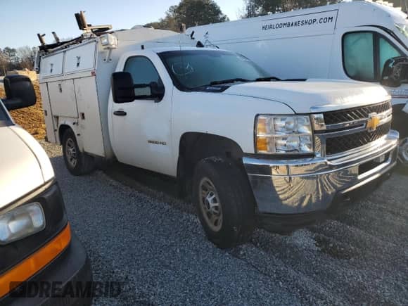 2014 Chevrolet Silverado 3500HD Work Truck z VIN 1GB3KZCG4EF125936, wystawiony jako Copart lot #87860895 z przebiegiem 252 905 mil mil oraz Czysty tytuł • Clean title. Historia ofert i sprzedaży dostępna na DreamBid. Obrazek 4.