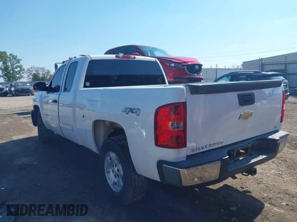 ✅ 2011 Chevrolet Silverado 1500 LT • VIN: 1GCRKSE37BZ271085 • Lot: 43443613. Listed on IAAI with 224,678 mi. Free auction sales archive from the USA and detailed vehicle history report at DreamBid. Image 3.
