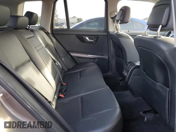 ✅ 2014 Mercedes-Benz GLK 350 • VIN: WDCGG5HB4EG269463 • Lot: 92421145. Listed on Copart with 140,962 mi. Free auction sales archive from the USA and detailed vehicle history report at DreamBid. Image 11.