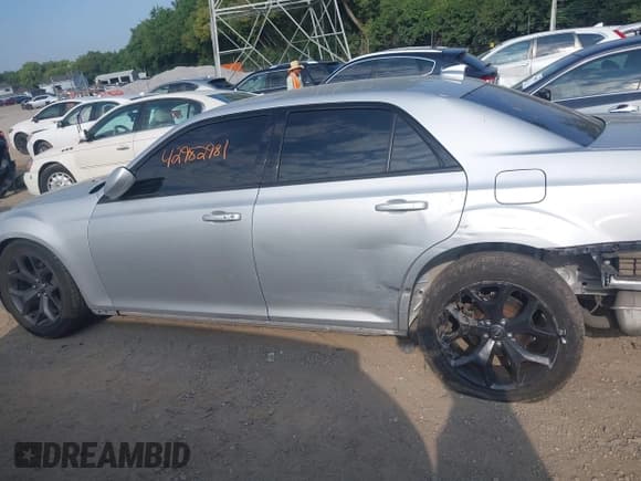 ✅ 2021 Chrysler 300 S • VIN: 2C3CCABGXMH549893 • Lot: 42982981. Listed on IAAI with 90,497 mi. Free auction sales archive from the USA and detailed vehicle history report at DreamBid. Image 15.