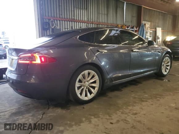 ✅ 2017 Tesla Model S 60 • VIN: 5YJSA1E14HF189729 • Lot: 93875955. Listed on Copart with 115,709 mi. Free auction sales archive from the USA and detailed vehicle history report at DreamBid. Image 3.