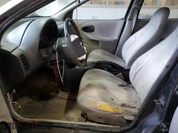 1998 Saturn SL z VIN 1G8ZF5285WZ204569, wystawiony jako Copart lot #43624765 z przebiegiem 318 544 mil mil oraz Szkoda całkowita • Salvage title. Historia ofert i sprzedaży dostępna na DreamBid. Obrazek 7.