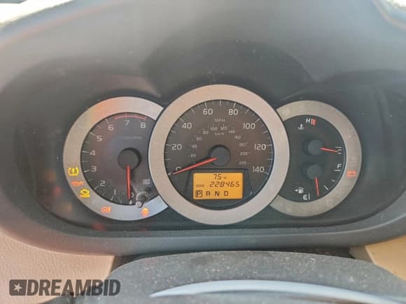 ✅ 2010 Toyota RAV4 • VIN: JTMZF4DVXAD017255 • Лот: 94370015. Опубликован ранее на Copart с пробегом 228 465 миль. Бесплатный доступ к архиву аукционных продаж из США и подробный отчёт об истории автомобиля на DreamBid. Изображение 9.