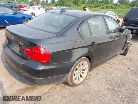 ✅ 2011 BMW 3 Series 328i xDrive • VIN: WBAPK5G50BNN29023 • Lot: 42905059. Wystawiony na IAAI z przebiegiem 147 892 mil. Bezpłatny archiwum sprzedaży aukcyjnych z USA i szczegółowy raport historii pojazdu na DreamBid. Zdjęcie 4.