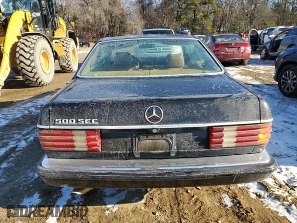 ✅ 1985 Mercedes-Benz 500 • VIN: WDBCA44D5FA143302 • Lot: 86618514. Wystawiony na Copart z przebiegiem 115 565 mil. Bezpłatny archiwum sprzedaży aukcyjnych z USA i szczegółowy raport historii pojazdu na DreamBid. Zdjęcie 6.