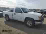 2004 Chevrolet Silverado 1500 LS z VIN 1GCEC14V04Z232513, wystawiony jako Copart lot #82531194 z przebiegiem Nie podano mil oraz Czysty tytuł • Clean title. Historia ofert i sprzedaży dostępna na DreamBid. Obrazek 4.