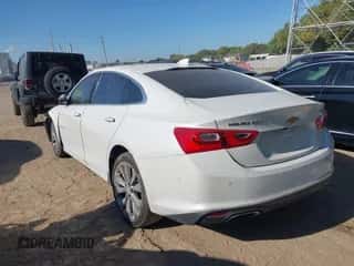 2017 Chevrolet Malibu Premier z VIN 1G1ZH5SX3HF109724, wystawiony jako IAAI lot #43117243 z przebiegiem 86 952 mil mil oraz . Historia ofert i sprzedaży dostępna na DreamBid. Obrazek 3.