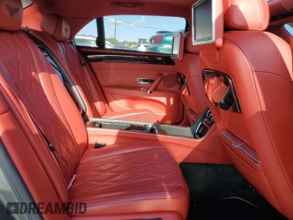 ✅ 2014 Bentley Flying Spur • VIN: SCBEC9ZA5EC089716 • Lot: 70884943. Wystawiony na Copart z przebiegiem Nie podano. Bezpłatny archiwum sprzedaży aukcyjnych z USA i szczegółowy raport historii pojazdu na DreamBid. Zdjęcie 10.