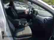 2021 Hyundai Kona SEL z VIN KM8K2CAA9MU615281, wystawiony jako IAAI lot #42403332 z przebiegiem 57 206 mil mil oraz . Historia ofert i sprzedaży dostępna na DreamBid. Obrazek 5.