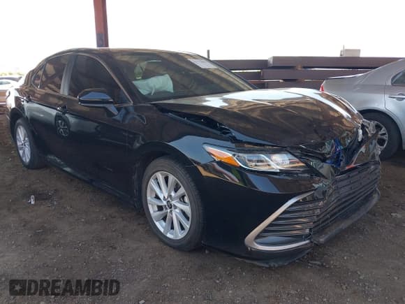 ✅ 2022 Toyota Camry LE • VIN: 4T1C11AK7NU716907 • Lot: 43173006. Wystawiony na IAAI z przebiegiem 56 608 mil. Bezpłatny archiwum sprzedaży aukcyjnych z USA i szczegółowy raport historii pojazdu na DreamBid. Zdjęcie 1.