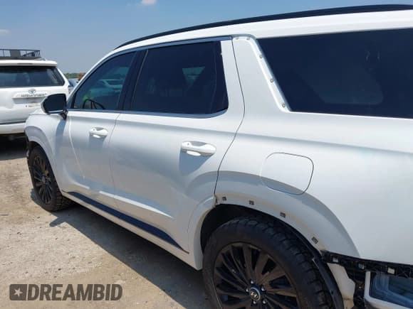 ✅ 2024 Hyundai Palisade Calligraphy • VIN: KM8R7DGE2RU784310 • Lot: 42898046. Listed on IAAI with 32,334 mi. Free auction sales archive from the USA and detailed vehicle history report at DreamBid. Image 14.