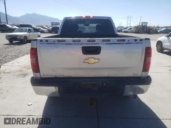 ✅ 2009 Chevrolet Silverado 2500HD Work Truck • VIN: 1GCHK43649F159022 • Lot: 72765094. Wystawiony na Copart z przebiegiem 200 652 mil. Bezpłatny archiwum sprzedaży aukcyjnych z USA i szczegółowy raport historii pojazdu na DreamBid. Zdjęcie 6.