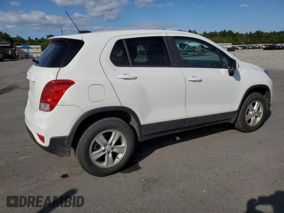 ✅ 2020 Chevrolet Trax LS • VIN: KL7CJNSB5LB320927 • Lot: 80780325. Listed on Copart with 59,329 mi. Free auction sales archive from the USA and detailed vehicle history report at DreamBid. Image 3.