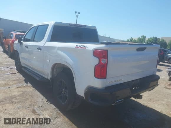 ✅ 2019 Chevrolet Silverado 1500 LT Trail Boss • VIN: 1GCPYFED0KZ349292 • Lot: 42694395. Wystawiony na IAAI z przebiegiem 118 377 mil. Bezpłatny archiwum sprzedaży aukcyjnych z USA i szczegółowy raport historii pojazdu na DreamBid. Zdjęcie 3.