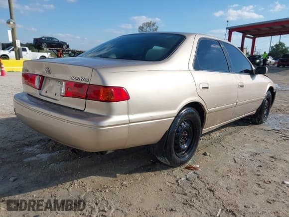 ✅ 2000 Toyota Camry LE • VIN: 4T1BG22K4YU967077 • Лот: 43550030. Опубликован ранее на IAAI с пробегом 119 323 миль. Бесплатный доступ к архиву аукционных продаж из США и подробный отчёт об истории автомобиля на DreamBid. Изображение 4.