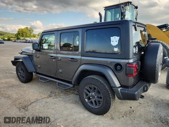 ✅ 2024 Jeep Wrangler Sport S • VIN: 1C4PJXDGXRW311649 • Лот: 69878565. Опубликован ранее на Copart с пробегом 15 699 миль. Бесплатный доступ к архиву аукционных продаж из США и подробный отчёт об истории автомобиля на DreamBid. Изображение 2.
