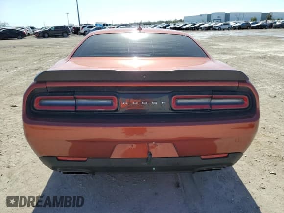 ✅ 2016 Dodge Challenger R/T • VIN: 2C3CDZBT6GH311942 • Lot: 40310833. Wystawiony na Copart z przebiegiem 63 776 mil. Bezpłatny archiwum sprzedaży aukcyjnych z USA i szczegółowy raport historii pojazdu na DreamBid. Zdjęcie 6.