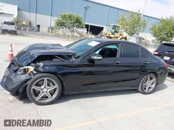 ✅ 2015 Mercedes-Benz C 300 Luxury • VIN: 55SWF4KB2FU019267 • Lot: 43111420. Listed on IAAI with 94,618 mi. Free auction sales archive from the USA and detailed vehicle history report at DreamBid. Image 15.