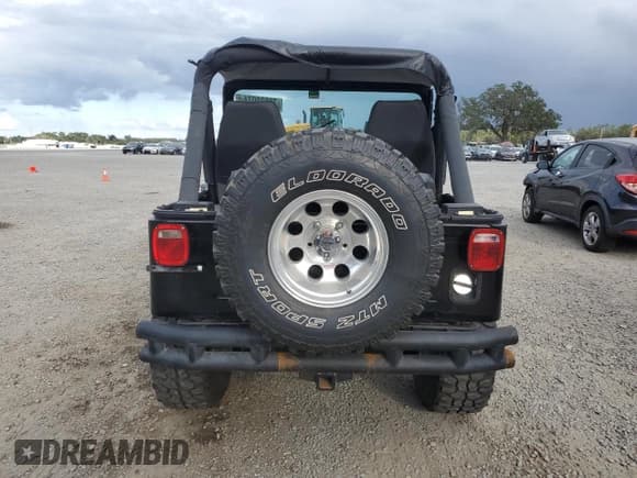 ✅ 1982 Jeep CJ • VIN: 1JCCM85A8CT000346 • Лот: 79328974. Опубликован ранее на Copart с пробегом 3 949 миль. Бесплатный доступ к архиву аукционных продаж из США и подробный отчёт об истории автомобиля на DreamBid. Изображение 6.