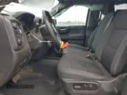 ✅ 2022 Chevrolet Silverado 1500 Custom Trail Boss • VIN: 3GCPYCEL6NG200072 • Lot: 59324305. Wystawiony na Copart z przebiegiem 76 285 mil. Bezpłatny archiwum sprzedaży aukcyjnych z USA i szczegółowy raport historii pojazdu na DreamBid. Zdjęcie 7.