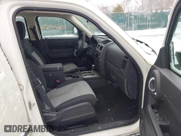 ✅ 2008 Dodge Nitro SXT • VIN: 1D8GU28K48W250727 • Lot: 43644674. Wystawiony na IAAI z przebiegiem 183 243 mil. Bezpłatny archiwum sprzedaży aukcyjnych z USA i szczegółowy raport historii pojazdu na DreamBid. Zdjęcie 5.