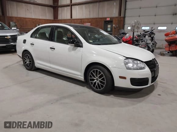 ✅ 2010 Volkswagen Jetta SE • VIN: 3VWRZ7AJ8AM164718 • Lot: 43095658. Listed on IAAI with 179,802 mi. Free auction sales archive from the USA and detailed vehicle history report at DreamBid. Image 1.