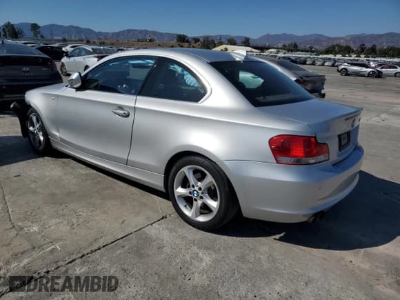 ✅ 2011 BMW 1 Series 128i • VIN: WBAUP9C53BVL90023 • Лот: 68395805. Опубликован ранее на Copart с пробегом 116 090 миль. Бесплатный доступ к архиву аукционных продаж из США и подробный отчёт об истории автомобиля на DreamBid. Изображение 2.