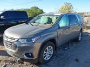✅ 2018 Chevrolet Traverse LT Cloth • VIN: 1GNERGKW7JJ137557 • Lot: 43587309. Wystawiony na IAAI z przebiegiem 94 684 mil. Bezpłatny archiwum sprzedaży aukcyjnych z USA i szczegółowy raport historii pojazdu na DreamBid. Zdjęcie 6.