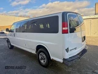 ✅ 2015 GMC Savana LT • VIN: 1GJZ71FGXF1193850 • Lot: 94988215. Wystawiony na Copart z przebiegiem 251 421 mil. Bezpłatny archiwum sprzedaży aukcyjnych z USA i szczegółowy raport historii pojazdu na DreamBid. Zdjęcie 3.