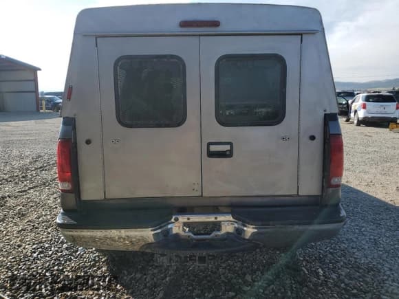 ✅ 2004 Ford F-250 XL • VIN: 1FTNX21PX4EC67468 • Lot: 71723625. Wystawiony na Copart z przebiegiem 155 413 mil. Bezpłatny archiwum sprzedaży aukcyjnych z USA i szczegółowy raport historii pojazdu na DreamBid. Zdjęcie 6.