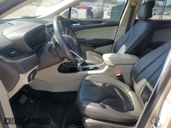 ✅ 2017 Lincoln MKC Reserve • VIN: 5LMTJ3DH7HUL45700 • Lot: 63298975. Wystawiony na Copart z przebiegiem 59 703 mil. Bezpłatny archiwum sprzedaży aukcyjnych z USA i szczegółowy raport historii pojazdu na DreamBid. Zdjęcie 7.