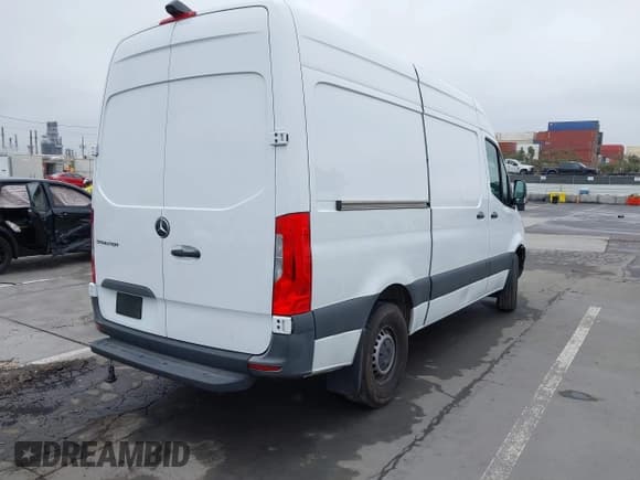 ✅ 2023 Mercedes-Benz Sprinter Cargo • VIN: W1Y40BHY8PT131592 • Лот: 42461472. Опубликован ранее на IAAI с пробегом Не указан. Бесплатный доступ к архиву аукционных продаж из США и подробный отчёт об истории автомобиля на DreamBid. Изображение 4.