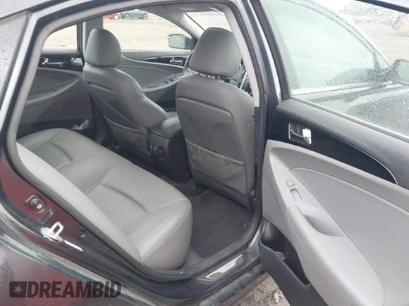 ✅ 2011 Hyundai Sonata SE • VIN: 5NPEC4AC0BH151147 • Лот: 43016334. Опубликован ранее на IAAI с пробегом 114 768 миль. Бесплатный доступ к архиву аукционных продаж из США и подробный отчёт об истории автомобиля на DreamBid. Изображение 8.