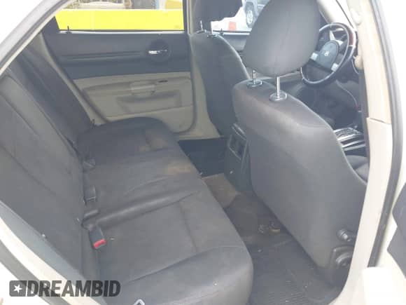 2005 Dodge Magnum SE с VIN 2D4FV48V55H680003, выставлен на аукционе IAAI как лот 41720084 с пробегом 239 029 миль миль и . История ставок и продаж доступна на DreamBid. Изображение 8.