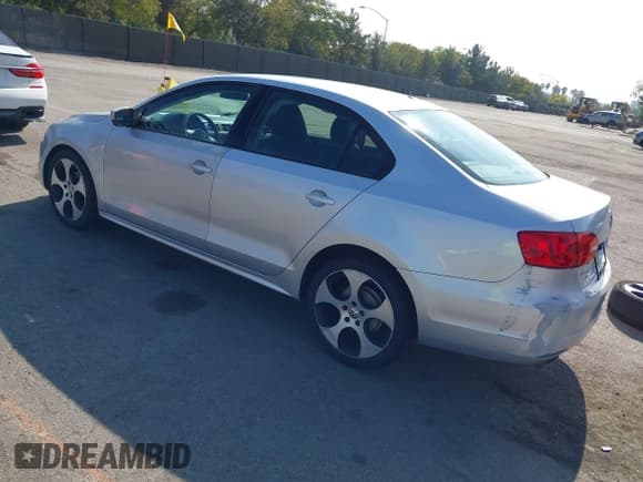 ✅ 2011 Volkswagen Jetta SE • VIN: 3VWDZ7AJ6BM340290 • Lot: 43608707. Listed on IAAI with 184,152 mi. Free auction sales archive from the USA and detailed vehicle history report at DreamBid. Image 3.