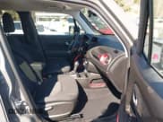 ✅ 2023 Jeep Renegade Trailhawk • VIN: ZACNJDC15PPP44726 • Lot: 43268430. Wystawiony na IAAI z przebiegiem 13 366 mil. Bezpłatny archiwum sprzedaży aukcyjnych z USA i szczegółowy raport historii pojazdu na DreamBid. Zdjęcie 5.