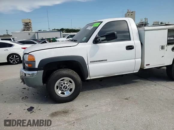 ✅ 2006 GMC Sierra 2500 SL • VIN: 1GDHC24U96E166544 • Lot: 62598465. Wystawiony na Copart z przebiegiem Nie podano. Bezpłatny archiwum sprzedaży aukcyjnych z USA i szczegółowy raport historii pojazdu na DreamBid. Zdjęcie 13.