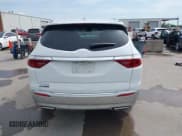 ✅ 2022 Buick Enclave Essence • VIN: 5GAERBKW6NJ113463 • Lot: 42171996. Wystawiony na IAAI z przebiegiem 85 944 mil. Bezpłatny archiwum sprzedaży aukcyjnych z USA i szczegółowy raport historii pojazdu na DreamBid. Zdjęcie 17.