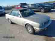 1989 BMW 3 Series z VIN WBABB1309K8275291, wystawiony jako IAAI lot #43598416 z przebiegiem 184 412 mil mil oraz . Historia ofert i sprzedaży dostępna na DreamBid. Obrazek 1.