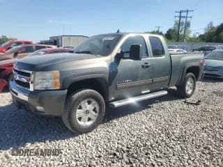 ✅ 2011 Chevrolet Silverado 1500 LT • VIN: 1GCRKSE38BZ174087 • Лот: 81842745. Опубликован ранее на Copart с пробегом 157 719 миль. Бесплатный доступ к архиву аукционных продаж из США и подробный отчёт об истории автомобиля на DreamBid. Изображение 1.