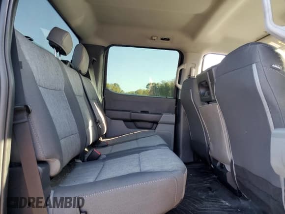 ✅ 2024 Ford F-250 XL • VIN: 1FT7W2BA2REC74895 • Lot: 84036845. Wystawiony na Copart z przebiegiem 85 221 mil. Bezpłatny archiwum sprzedaży aukcyjnych z USA i szczegółowy raport historii pojazdu na DreamBid. Zdjęcie 10.