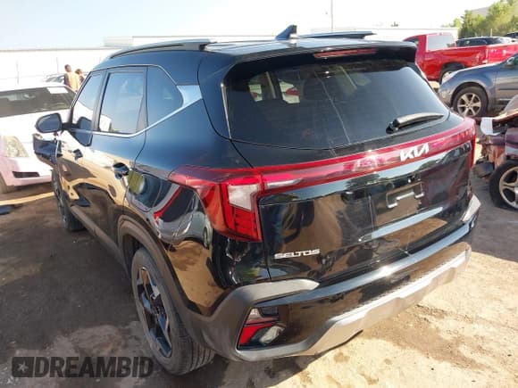 ✅ 2024 Kia Seltos EX • VIN: KNDER2AA2R7662777 • Lot: 43301448. Wystawiony na IAAI z przebiegiem 19 112 mil. Bezpłatny archiwum sprzedaży aukcyjnych z USA i szczegółowy raport historii pojazdu na DreamBid. Zdjęcie 3.