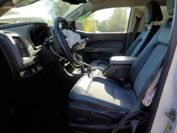 2015 Chevrolet Colorado 4WD Z71 с VIN 1GCGTCE3XF1238130, выставлен на аукционе Copart как лот 82226695 с пробегом 160 109 миль миль и Списание • Salvage title. История ставок и продаж доступна на DreamBid. Изображение 7.