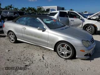 ✅ 2005 Mercedes-Benz CLK 55 AMG • VIN: WDBTK76G35T045958 • Lot: 82519205. Wystawiony na Copart z przebiegiem Nie podano. Bezpłatny archiwum sprzedaży aukcyjnych z USA i szczegółowy raport historii pojazdu na DreamBid. Zdjęcie 4.