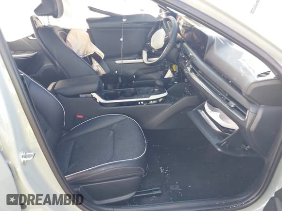 ✅ 2025 Kia K4 GT-Line • VIN: 3KPFW4DEXSE064949 • Лот: 43337783. Опубликован ранее на IAAI с пробегом 2 839 миль. Бесплатный доступ к архиву аукционных продаж из США и подробный отчёт об истории автомобиля на DreamBid. Изображение 5.