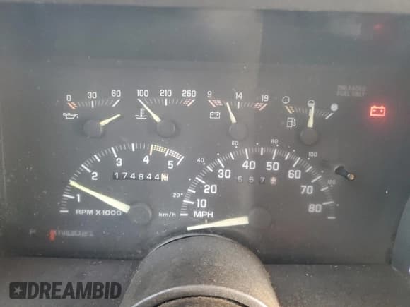 ✅ 1992 GMC Sierra 2500 • VIN: 2GTGK29K5N1524944 • Lot: 75179194. Wystawiony na Copart z przebiegiem 174 844 mil. Bezpłatny archiwum sprzedaży aukcyjnych z USA i szczegółowy raport historii pojazdu na DreamBid. Zdjęcie 9.