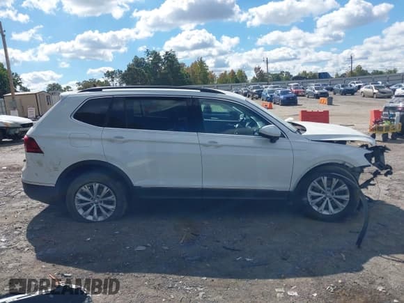 ✅ 2018 Volkswagen Tiguan SEL • VIN: 3VV2B7AX7JM073986 • Лот: 43421376. Опубликован ранее на IAAI с пробегом 128 595 миль. Бесплатный доступ к архиву аукционных продаж из США и подробный отчёт об истории автомобиля на DreamBid. Изображение 14.