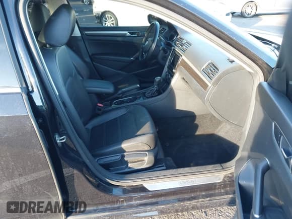 ✅ 2018 Volkswagen Passat SE • VIN: 1VWBA7A36JC012240 • Lot: 43795846. Listed on IAAI with 168,009 mi. Free auction sales archive from the USA and detailed vehicle history report at DreamBid. Image 5.