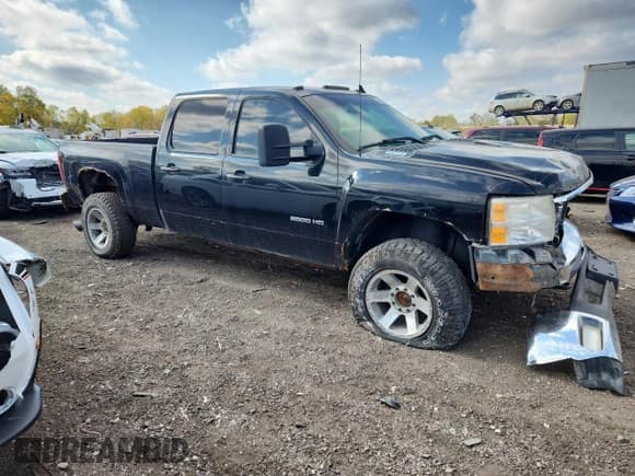 ✅ 2010 Chevrolet Silverado 2500HD LTZ • VIN: 1GC4KYB61AF113644 • Lot: 84446595. Listed on Copart with 185,592 mi. Free auction sales archive from the USA and detailed vehicle history report at DreamBid. Image 4.