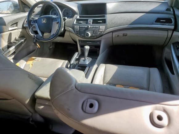 ✅ 2008 Honda Accord EX-L • VIN: 1HGCP36858A072181 • Lot: 92673405. Listed on Copart with 174,334 mi. Free auction sales archive from the USA and detailed vehicle history report at DreamBid. Image 8.